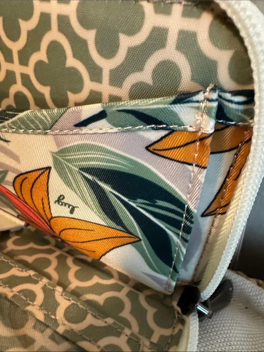Rare LUG lily sand  Splits XL Wallet w/detachable Wristlet